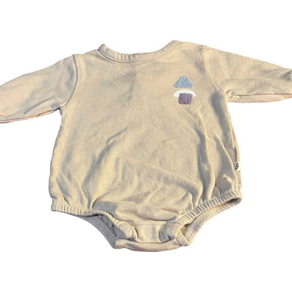 EZPZ Easy Peasy beige modern geometric organic long sleeve one piece SIZE 0-3M‎